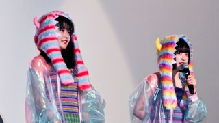 吉田凜音&久間田琳加、仲良し双子コーデが可愛すぎ!『ヌヌ子の聖★戦』の初日舞台あいさつ