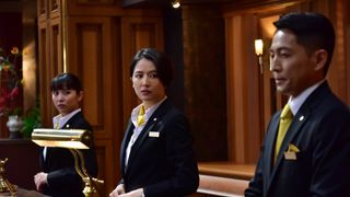 木村拓哉&長澤まさみ、クールなホテルマン姿!『マスカレード・ホテル』場面写真