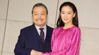 蒼井優、鮮やかなドレスで登場!第42回日本アカデミー賞優秀賞発表記者会見
