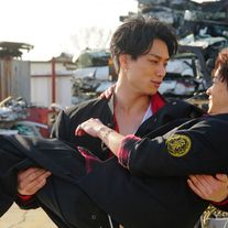 鈴木伸之のお姫さま抱っこ!映画『PRINCE OF LEGEND』場面写真<全12枚>