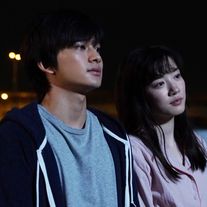 永野芽郁&北村匠海の肩寄せショット!映画『君は月夜に光り輝く』場面写真<全10枚>