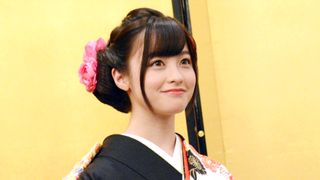 橋本環奈、振袖姿が美しすぎる！「誕生日二十歳の会見」