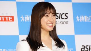 土屋太鳳のさわやか笑顔!「ロッテ・アシックスウォーキング『通勤ジム』プロジェクト プレス発表会」