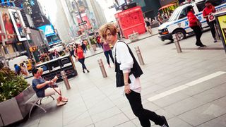 千葉雄大、タイムズスクエアに降臨！写真集「彩り」先行カット