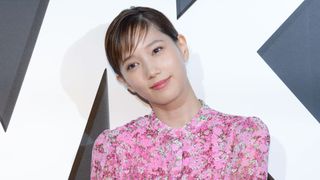 本田翼、桜イメージのドレス姿で魅了!