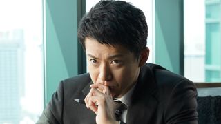 小栗旬の意味深な表情…映画『罪の声』劇中カット