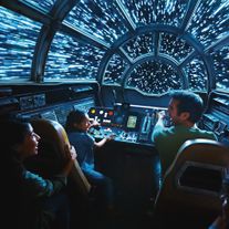 フードやグッズも映画そのもの!米ディズニー「スター・ウォーズ:ギャラクシーズ・エッジ」