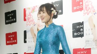 似合いすぎ!伊原六花の美しいアオザイ姿 写真集「sau hoa」発売記念イベント