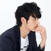 岡田健史、横顔もイケメン!「博多弁の女の子はかわいいと思いませんか?」インタビューカット