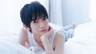 本郷奏多のタンクトップ姿!2020年カレンダーの表紙&先行カットが公開