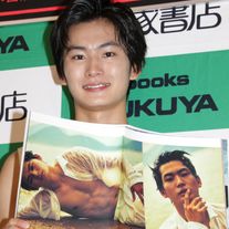 押田岳、肉体美あらわなカットも!「押田岳ファースト写真集 岳歩 -がくふ-」発売記念イベント