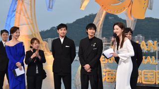 綾野剛×松田龍平×大友啓史監督、熱狂のレッドカーペットへ【第2回海南島国際映画祭】
