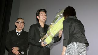 仲野太賀へのバースデー花束プレゼントも!『静かな雨』公開記念舞台あいさつ
