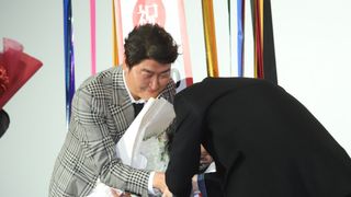 【14枚】草なぎ剛、尊敬するソン・ガンホに深くお辞儀&握手!