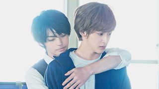 神尾楓珠、伊藤あさひをバックハグ!映画『私がモテてどうすんだ』場面カット