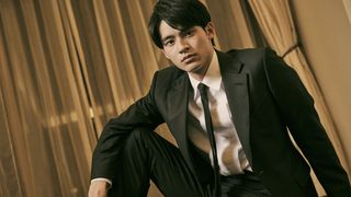 岡田健史、スーツ姿がまぶしい!映画『弥生、三月 君を愛した30年』インタビューカット