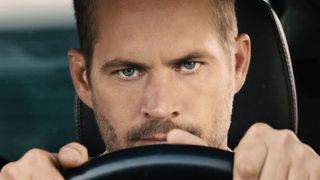 【11枚】40歳の若さで亡くなったポール・ウォーカーさん 『ワイルド・スピード SKY MISSION』場面写真