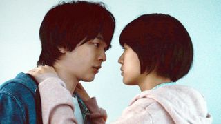 中村倫也が石橋静河と接近…『人数の町』場面写真