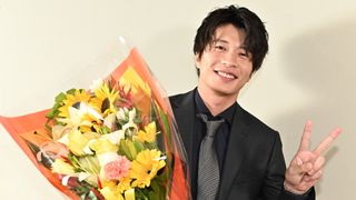 田中圭「キワドい2人 -K2- 池袋署刑事課神崎・黒木」クランクアップに笑顔！
