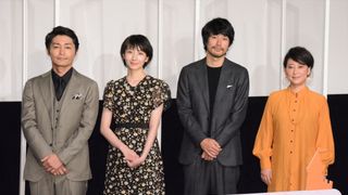 波瑠、松山ケンイチ、安田顕ら『ホテルローヤル』初日舞台あいさつに登場！