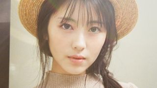 浜辺美波の圧倒的な透明感…「浜辺美波 カレンダー 2021.04-2022.03」