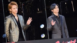 堂本光一、上田竜也らスーツ姿がかっこいい!映画『Endless SHOCK』初日舞台あいさつ