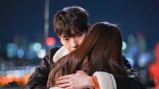 チェ・テジュンがハグ！ドラマ「だから俺はアンチと結婚した」場面カット