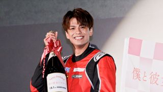 森崎ウィンが本格レーシングスーツ姿で登場！『僕と彼女とラリーと』完成披露上映会