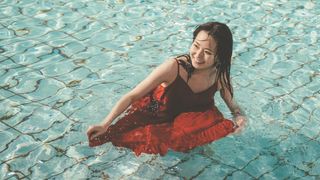 透明感がすごい…山田杏奈のセカンド写真集「BLUE」本編カット&表紙