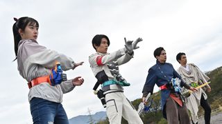 大二&さくら、「セイバー」倫太郎&ユーリと変身!『仮面ライダー ビヨンド・ジェネレーションズ』場面カット