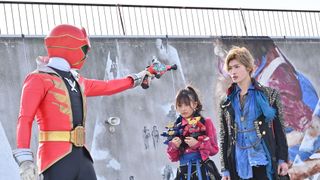 宇宙海賊vs世界海賊！『ゼンキラセンパイ』ゴーカイレッドがゾックス＆フリントに迫る
