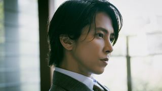 横顔も美しい…山下智久、撮りおろしカット