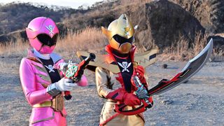 ツーカイザー、何かが違う…「ツーカイザー×ゴーカイジャー」新場面写真