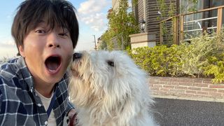 可愛すぎる田中圭＆俳優犬・ベック！映画『ハウ』“自撮り写真”
