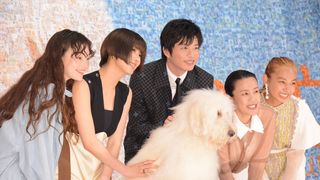 田中圭、俳優犬ベックに優しく寄り添う！映画『ハウ』完成披露上映会