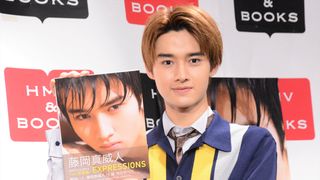 「藤岡真威人1st写真集 EXPRESSIONS」発売記念会見