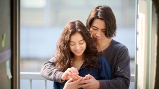 山下智久が後ろから…映画『SEE HEAR LOVE ~見えなくても聞こえなくても愛してる~』場面カット