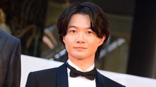 『ゴジラ-1.0』神木隆之介＆浜辺美波がレッドカーペットに登場！