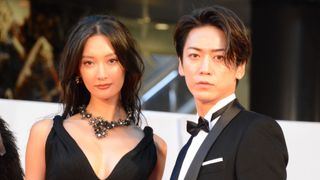 『怪物の木こり』亀梨和也、菜々緒がレッドカーペットに登場！
