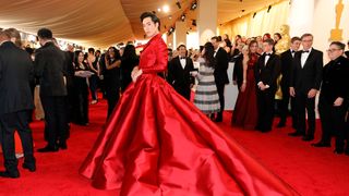 オスカー候補女優も！奇抜ドレスで注目浴びるセレブたち