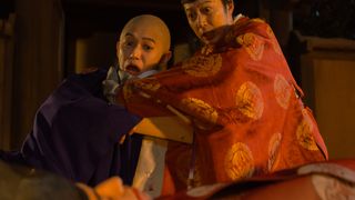 矢を射かけられパニックの花山院「光る君へ」第20回場面写真