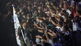 かっこよすぎ！パリオリンピック閉会式でスタントを披露したトム・クルーズ