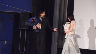 中島健人、miletを優しくエスコート！映画『知らないカノジョ』初日舞台あいさつ