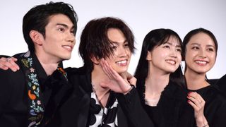 平祐奈x久保史緒里x綱啓永x樋口幸平の仲良しショット！映画『ネムルバカ』完成披露上映舞台あいさつ