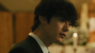 あやめ（麻生久美子）と凍也（塩野瑛久）が喪服のまま…「魔物」第2話場面写真
