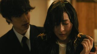 「魔物」麻生久美子＆塩野瑛久の大胆ラブシーン！第2話「愛欲のキムチチゲ」場面写真
