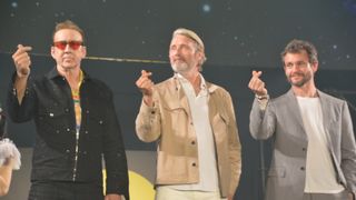 ニコケイ&マッツ&ヒュー、指ハート3連打!「大阪コミコン2025」豪華共演のグランドフィナーレ