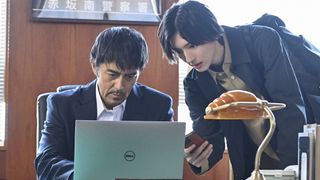 【ネタバレ】進藤（阿部寛）とAD・本橋（道枝駿佑）、隠ぺいの証拠を求めて奮闘！日曜劇場「キャスター」第5話場面写真