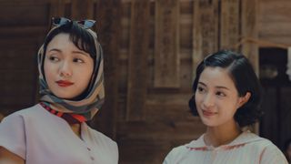 広瀬すず&二階堂ふみが美の競演!映画『遠い山なみの光』場面写真
