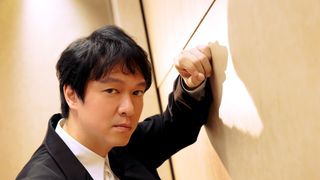 丸山隆平、大人の魅力さく裂　映画『金子差入店』インタビュー撮り下ろしカット